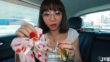 羞恥大挑戰 帶著性玩具真空到街上逛[1]