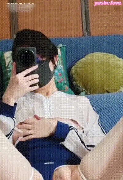推特网红 【 奶咪Anaimiya 】白丝死库水黑口罩 尺度大胆 动图预览