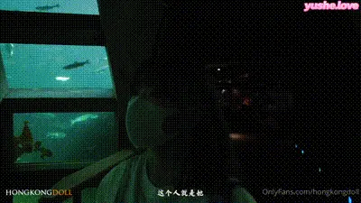 在沙发上调情【玩偶姐姐 （Hongkongdoll）】 动图预览