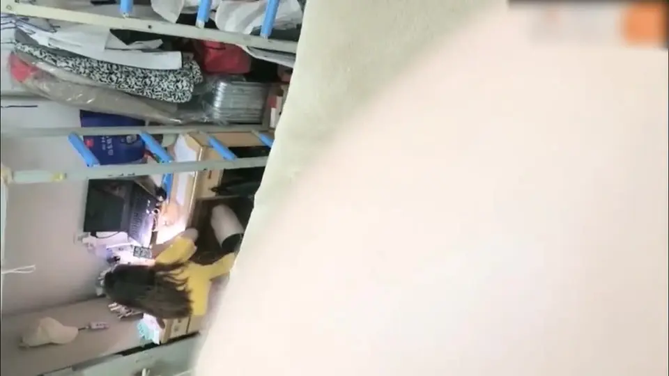 渤海大学学生【张玉文】拍室友不雅举动-寝室自拍18禁不雅内容遭学校开除事件视频曝光！ A片