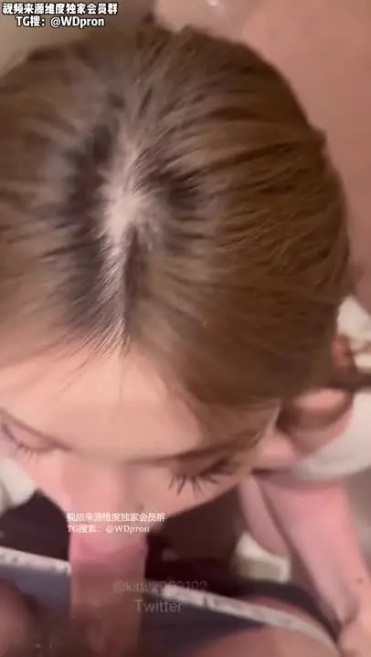 穿著禮服在吸煙室偷偷和男友做愛