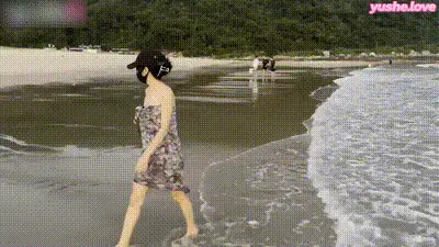 户外露出女神 【 小K 】海滩三点全露路人全看傻眼 动图预览