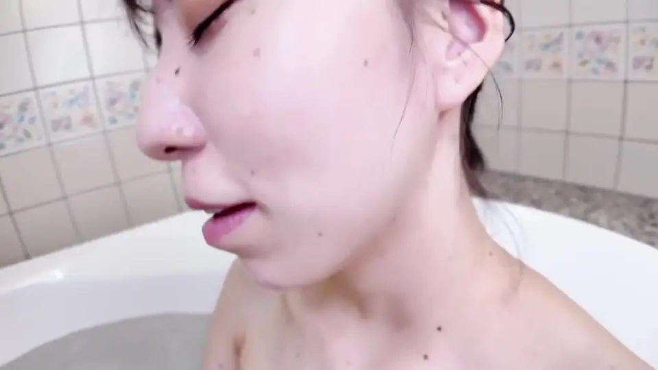 FC2PPV4828365 身材比例完美的苗條女孩非常擅長運用舌頭[Part2]