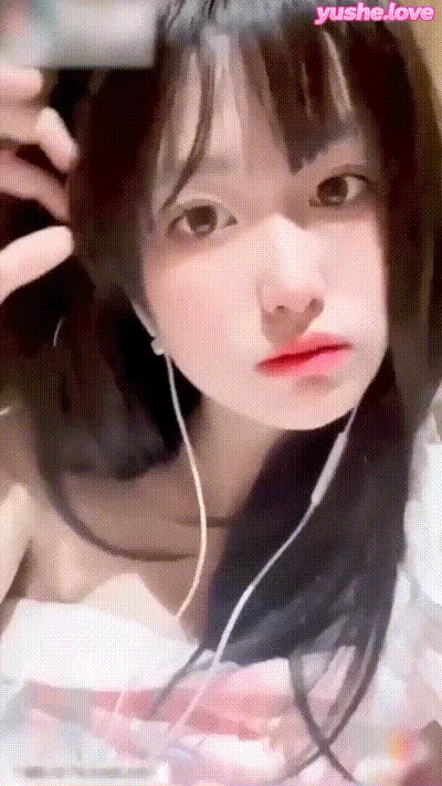 高颜值学生嫩妹偷偷在商场厕所自慰 动图预览