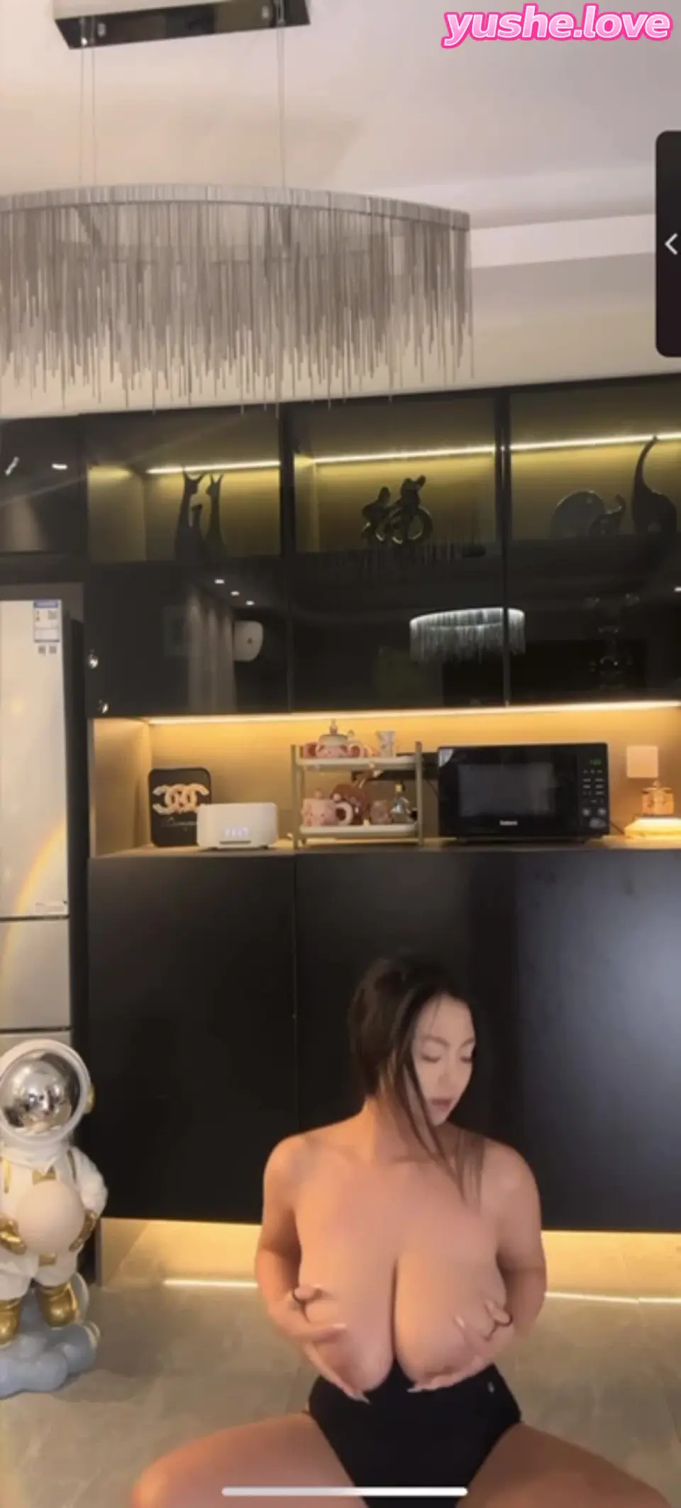 百万网红小熊软糖 首次下海一对一裸聊裸舞视频流出