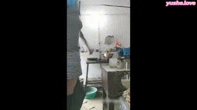 发骚网红直播主燕姐下乡勾引村里独居色老头给他吃伟哥一起爽到升天 动图预览