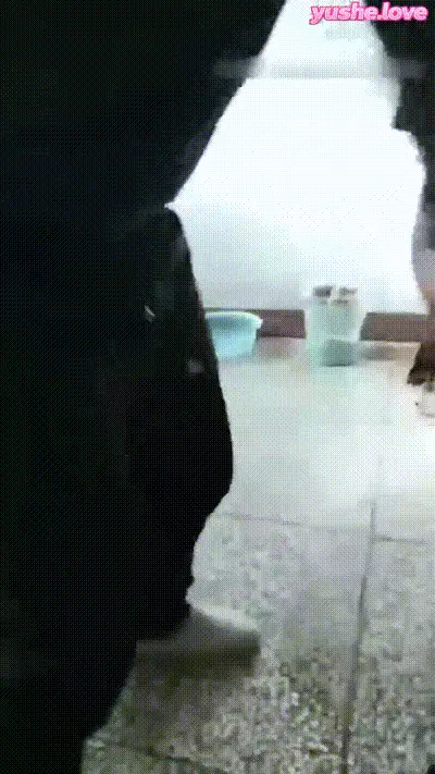 深夜钻进姐姐温暖的被窝 动图预览