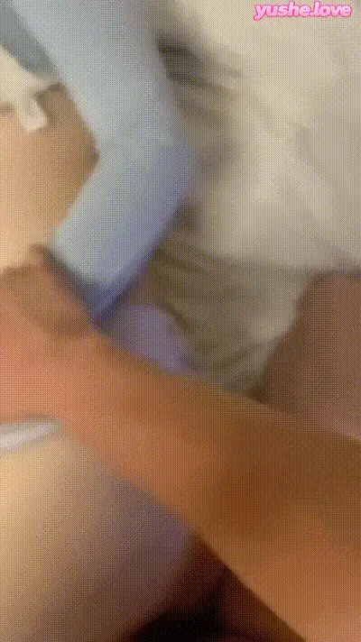 把姨母按在床上猛插啊 动图预览