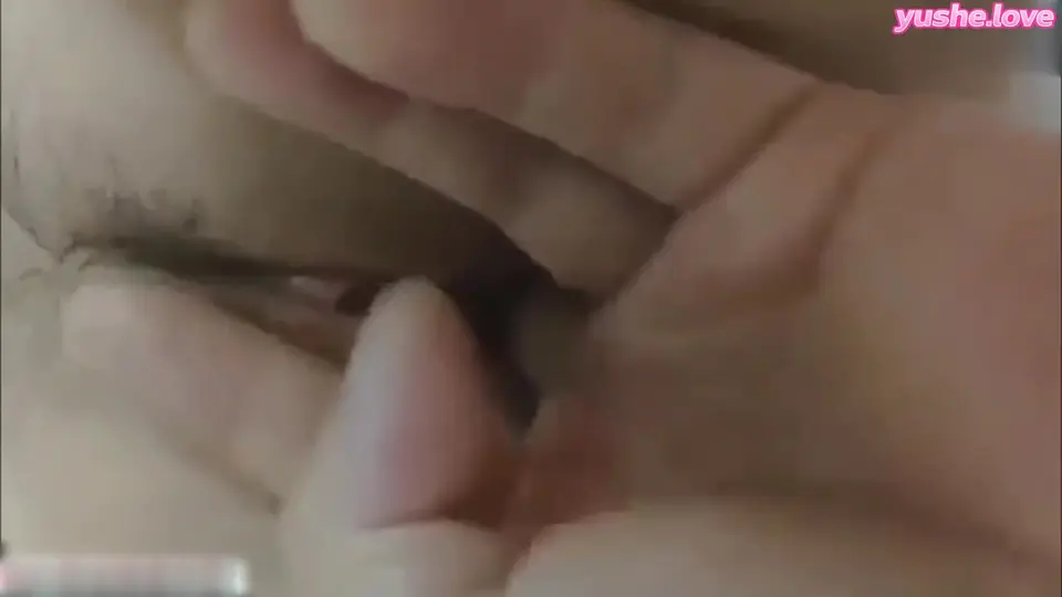 智障萝莉被社会男朋友诱骗操逼破处！