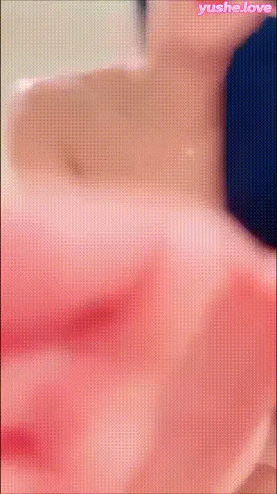 弟弟躺下让姐姐坐上去 动图预览