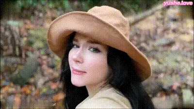 小狐狸 在登山时肉棒被蛇咬了 温柔的向导用两张嘴吸出来 野战制服露出女神 动图预览