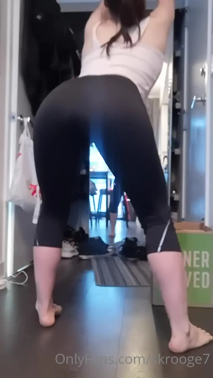 身材爆炸的美乳淫妇女神(skrooge7)
