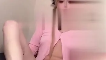 粉嫩的反差表妹