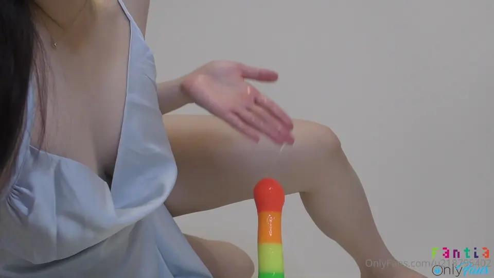 完美身材诱惑让人心痒痒 她就是你梦寐以求的御姐女神 （u218795402）