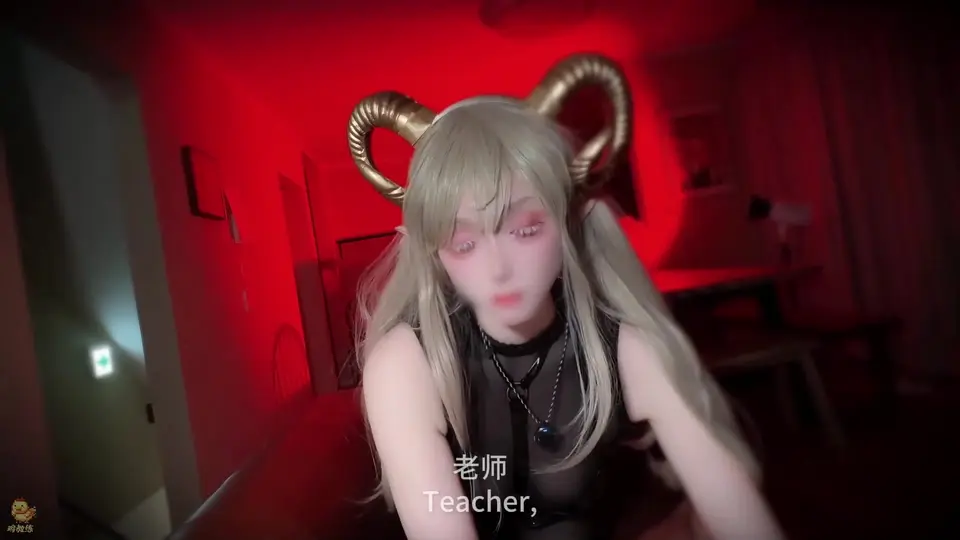 鸡教练最新视频，2.5次元的诱惑 羽生真由理 Cosplay 掐脖窒息让你在兴奋中体验强制射精的快感 (鸡教练)