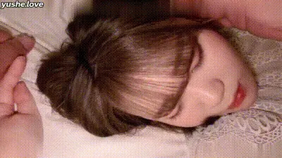 家庭乱伦 极品侄女被我强操内射 睡梦中被大屌深喉 半梦半醒中被我精液射满了骚穴 动图预览
