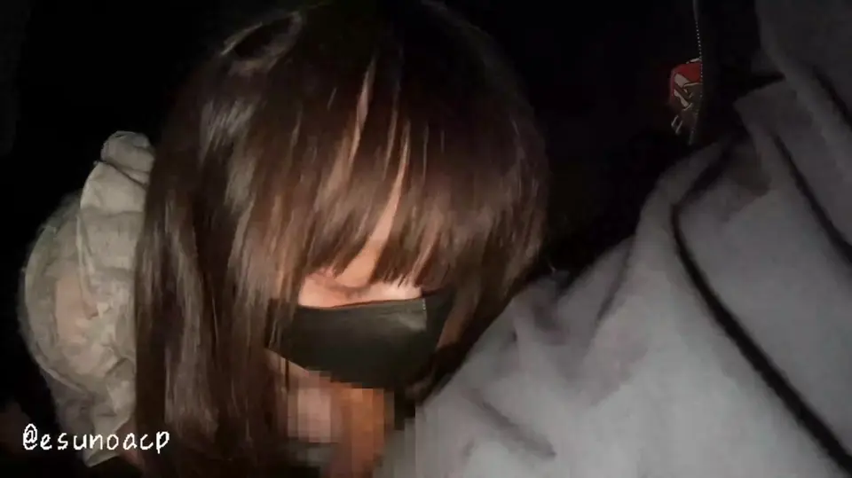 叫一个日本女孩到停车场，在车里给她口交-esunoacp