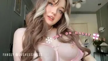 我的第一个 Pornhub 视频！胸罩拖曳。哪种文胸更好？-shyblanche