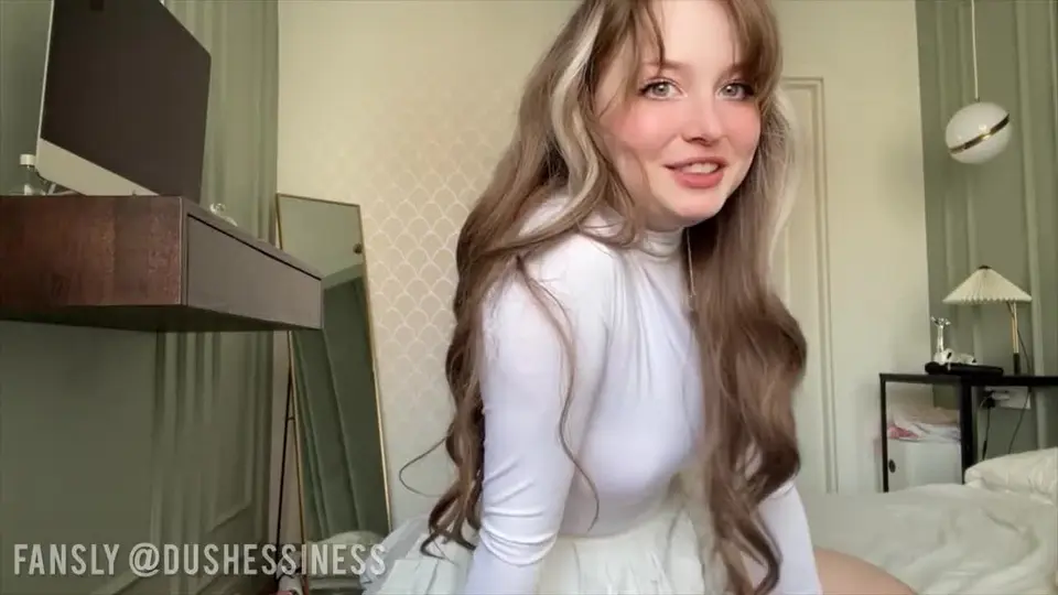 柔软可爱的女孩在上学前用她的处女阴户浸泡枕头-shyblanche