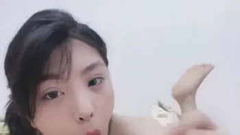 〖姐弟乱伦·姐姐终于把弟弟给上了〕弟弟鸡巴小硬度不够