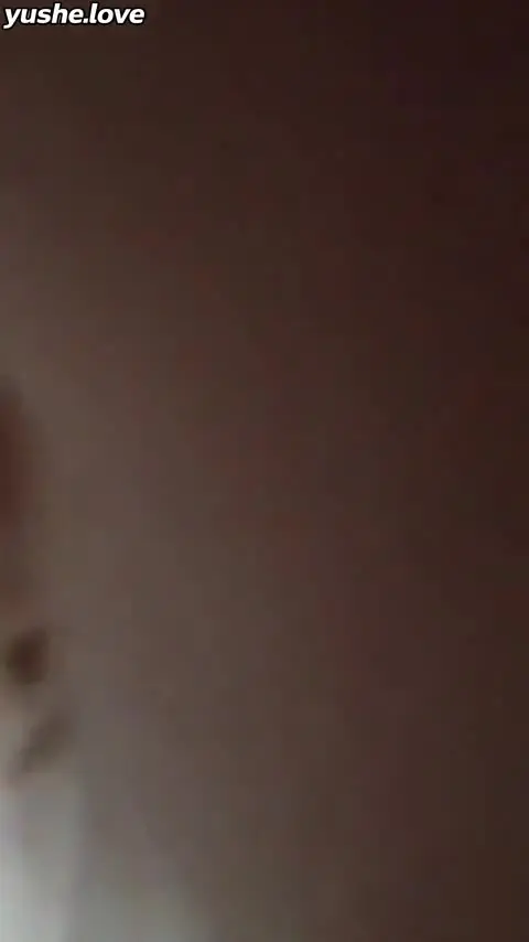 趁虚而入被家暴的嫂子 真实乱伦情绪崩溃大嫂，把嫂子按在床上嫂子没反抗，逼好紧啊 看来很少和大哥做爱！