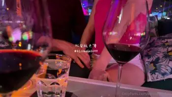 白皙苗条的少女跟男友做爱(klcouple6699)