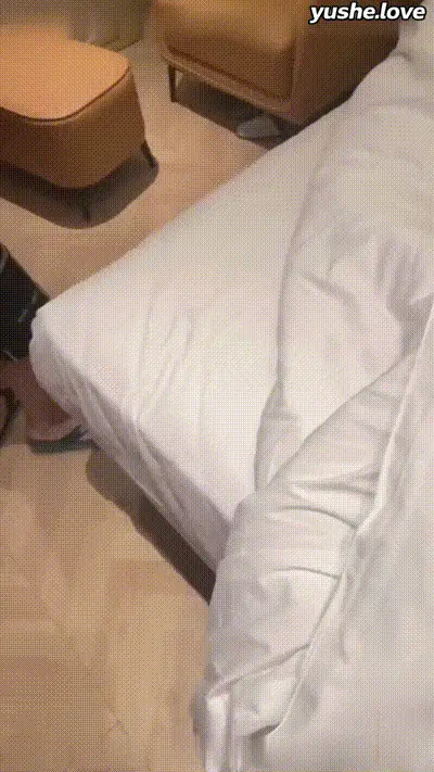 叶子姐姐-深夜搭讪外卖小哥酒店热啪无套插穴精液啪射满骚穴 动图预览