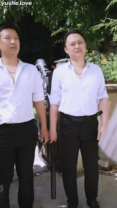 健身房中的男和女Part013 动图预览