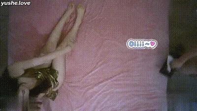 掀起裙摆，姐姐竟是小舅的奴性母狗 动图预览