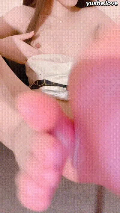 福利姬少女cos胡桃水晶棒自慰 动图预览