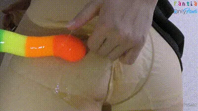 泳衣母狗母狗初长成 用肉穴和嘴唇侍奉着男人们淫水横流（u218795402） 动图预览