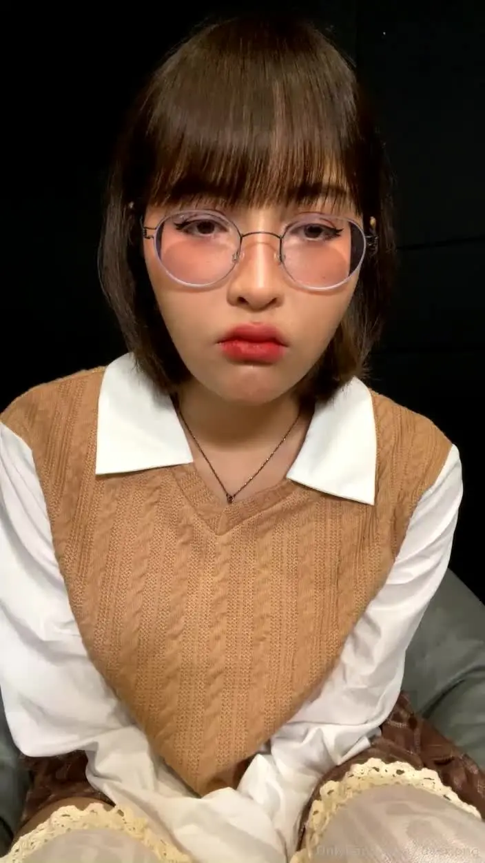 泰國美女声音甜美却浪到极致 直接刺激到可以射精的程度【deerlong 艾瑞莎】