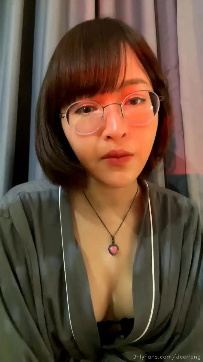 泰國美女美颜值御姐姐姐忍不住求弟弟玩弄【deerlong 艾瑞莎】