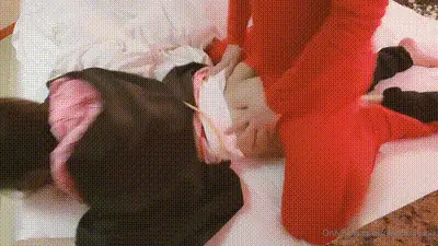 H杯的女学生性感女神要忍著不能叫出声(okirakuhuhu) 动图预览