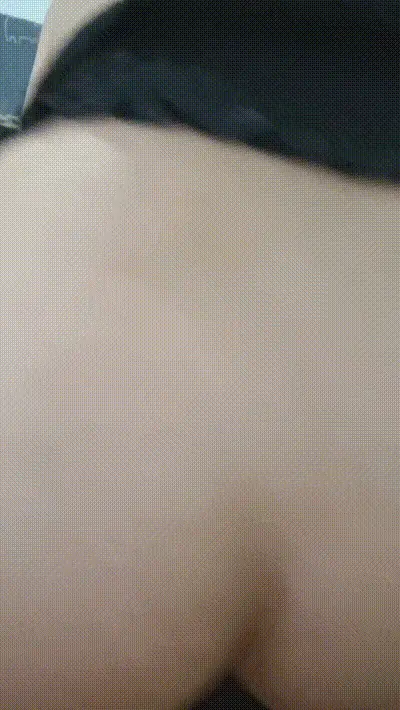 无套内射性感的表姐 表姐的动作越来越大胆，最终弟弟在无套的状态下内射 动图预览