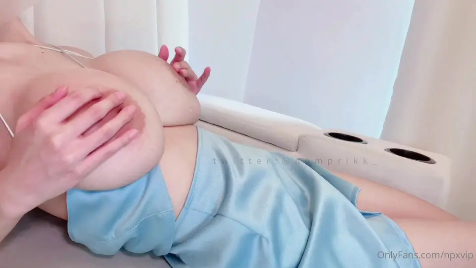 泰国巨乳母狗和女友进行的无套性爱(Npxvip）