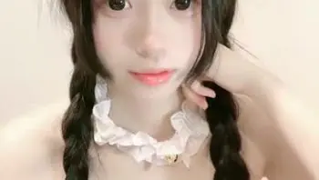 极品颜值辩子妹妹！外表文静清纯！撩下衣服白嫩奶子，粉嫩小穴掰开，白丝美腿诱惑 00_00_00-01
