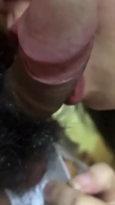 母子乱伦 老爸临时接到电话去工地加班，儿子趁虚而入在客厅把亲妈操喷了 00_00_14-