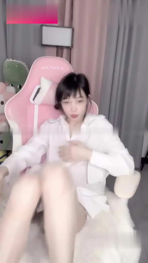 虎牙反差婊 书香繁星 榜一大哥定制视频曝光 身着情趣内衣搔首弄姿疯狂展示骚穴 画面尺度拉满 太下流了