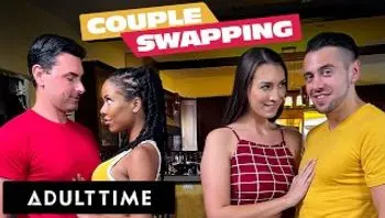 成人时间 - Kira Noir 和 Bella Rolland 在 FULL SWAP INTERRACIAL FOURSOME 期间分享 CRAZY FACIAL！-kira-noir
