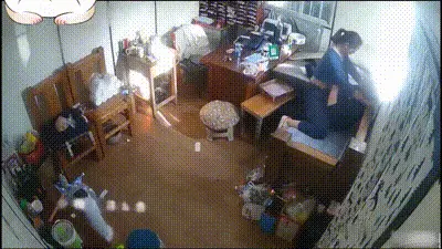通奸门事件嫂子财务办公室勾引小叔子乱伦 动图预览