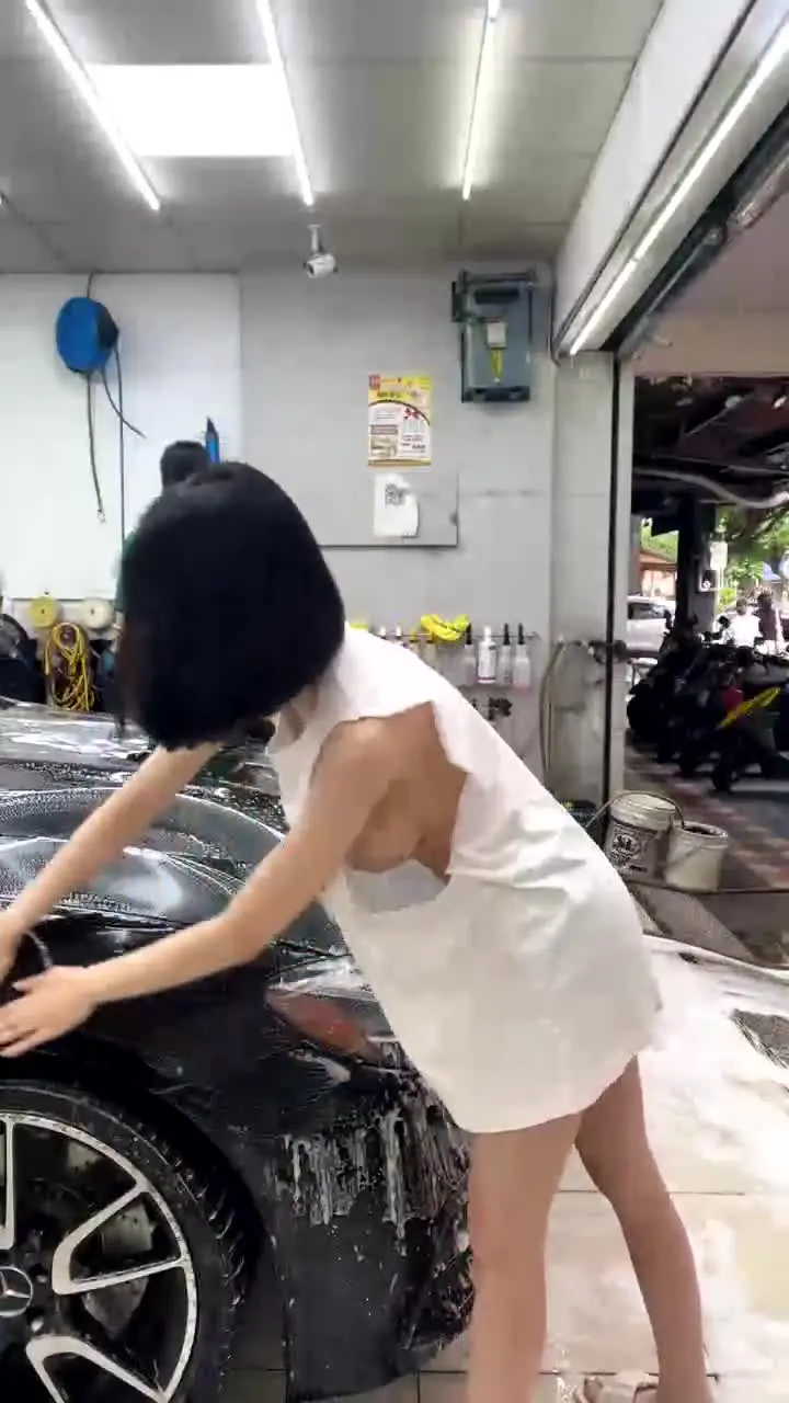 调教足交無套骑乘口爆 她淫荡的呻吟充斥着房间，那种被征服的快感让她欲求不满(luluappleme）