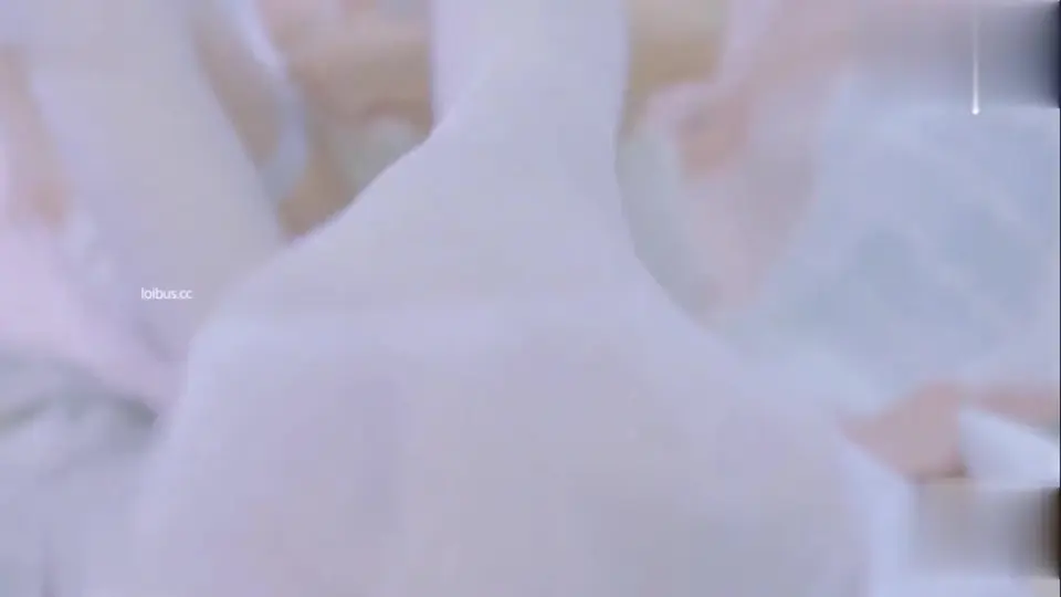 玲珑玉足白丝足交，掰六观察，这样的女孩子只是大佬们贵一点的飞机杯吧