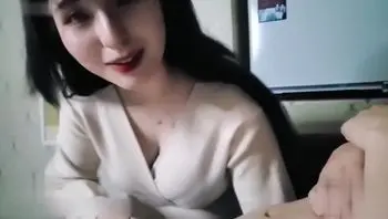 日本乱伦亲姐，爆乳丰满甜美9分高颜值御姐 ，调教臭弟弟处男 舔挑逗鸡巴硬邦邦，弟弟暴力抽插她的白虎嫩