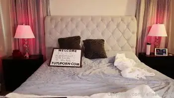 发出淫荡的呻吟声 尽情享受这肆意的性爱(elisetutu69）