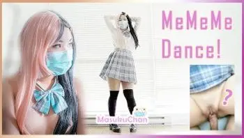 可爱的校服女孩跳MeMeMe，还越跳衣服越少，最终还是被带上床操了-masukuchan