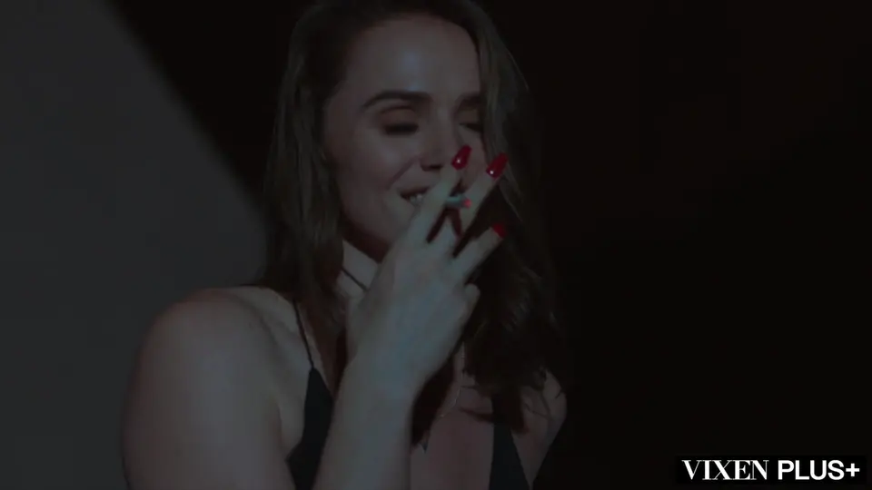 VIXEN 令人惊叹的黑发 Tori Black 在 The Greatest Orgy Ever Filmmed-kira noir