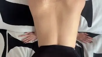 在黑丝大屁股女友肉穴中进进出出的感觉真是太棒了-guore jiejie