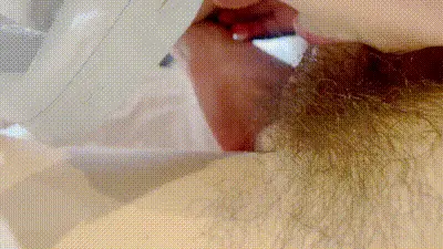 在麦当劳工作的十几岁女朋友，手动帮她达到高潮，然后内射结束。-kimmiyaa 动图预览