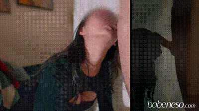 大量的精液直接进入喉咙！炫耀我的舌头技巧 😜-babeneso 动图预览